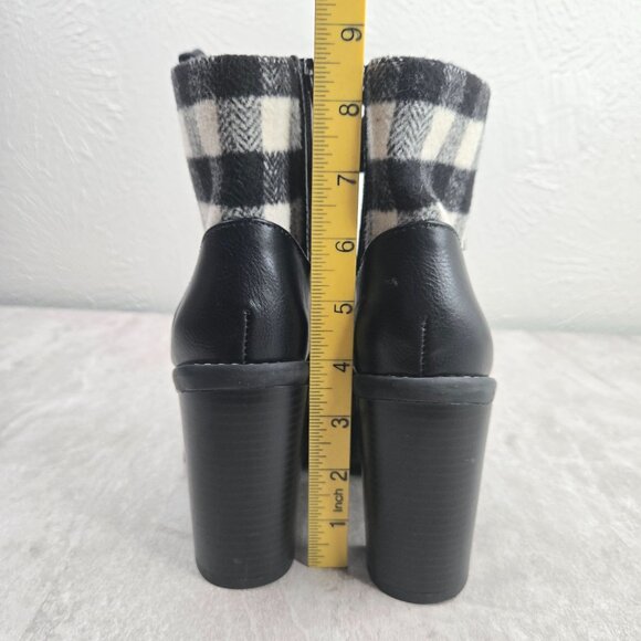 BCBG Lace Up High Heel Boots Plaid Black White Preppy Combat Hiker Boots Sz 5.5 - Picture 4 of 12